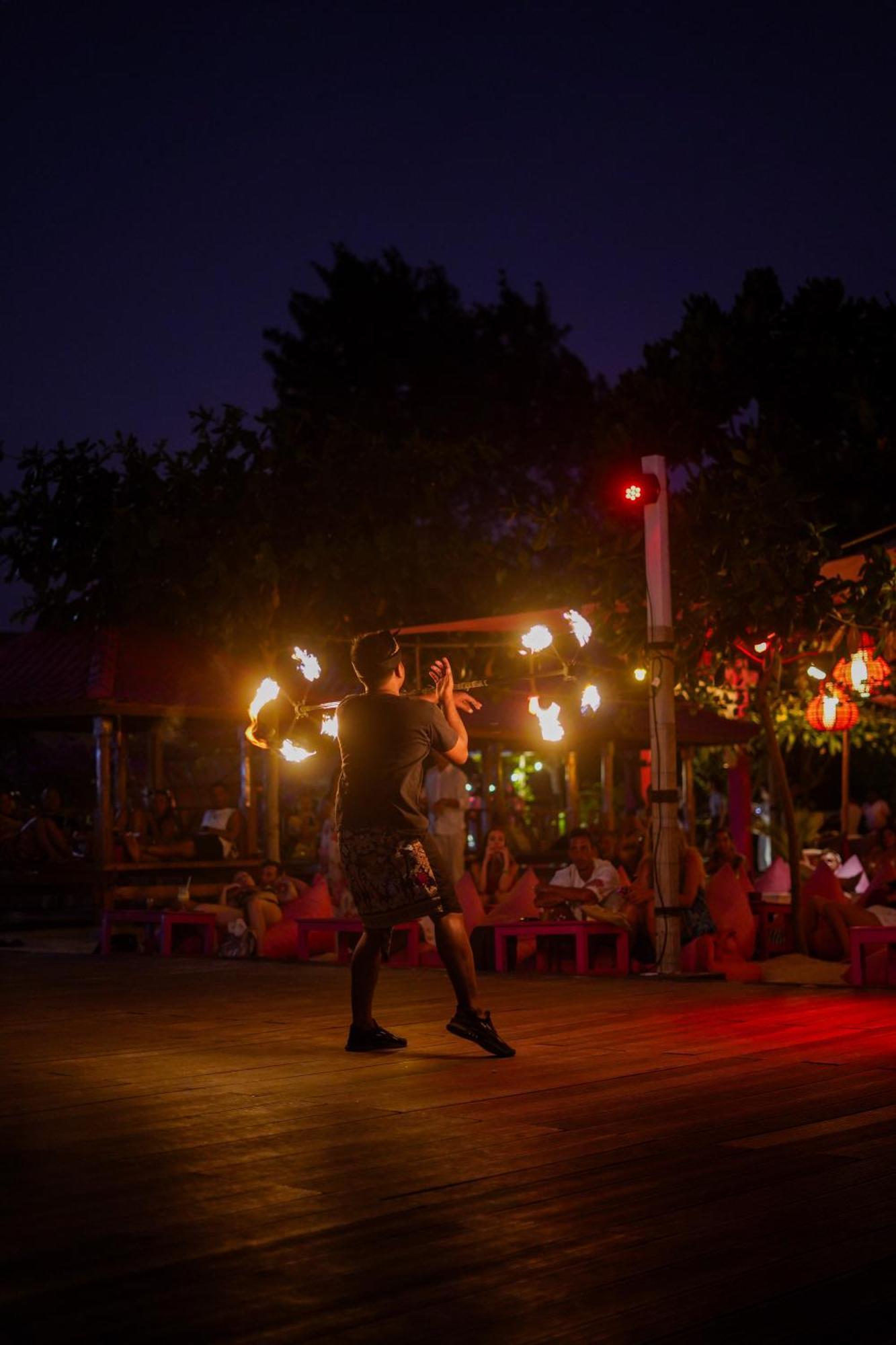 PinkCoco Gili Trawangan Hotel Eksteriør billede